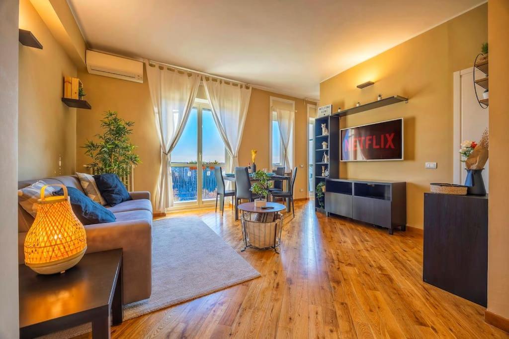 Sunny & Updated Flat With Panoramic City View 50M From M4 Stop ミラノ エクステリア 写真