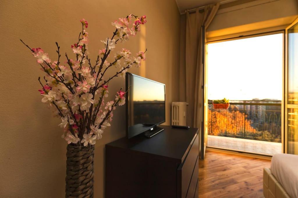 Sunny & Updated Flat With Panoramic City View 50M From M4 Stop ミラノ エクステリア 写真