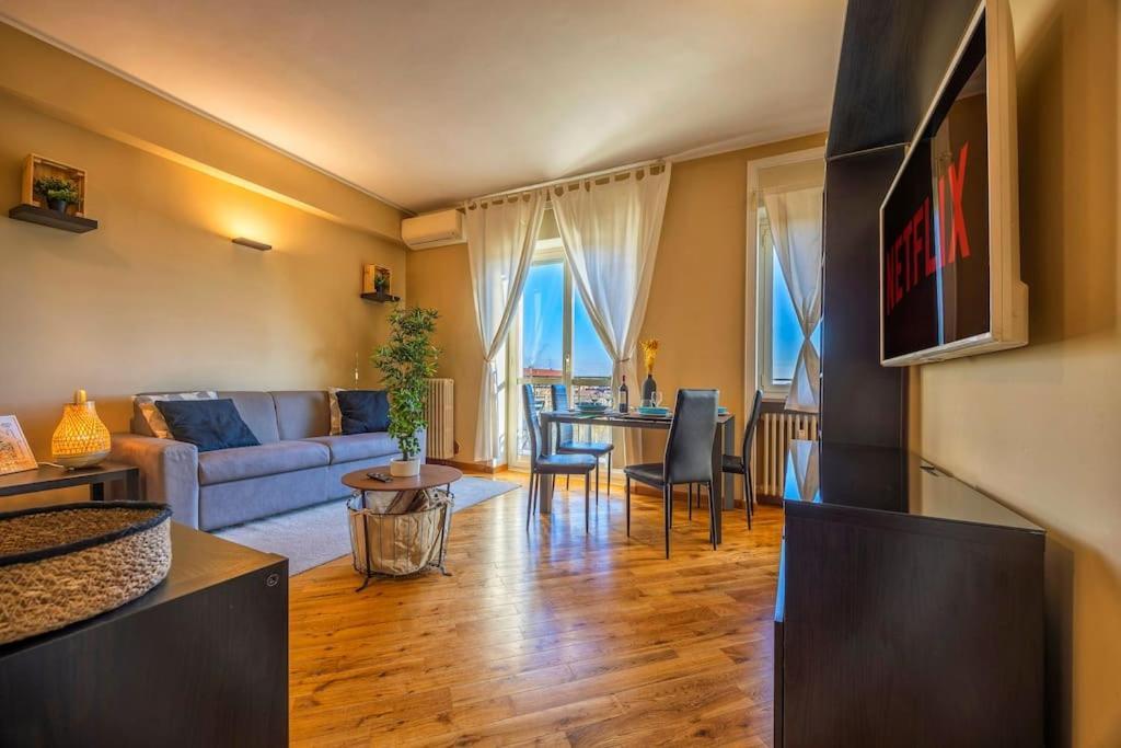 Sunny & Updated Flat With Panoramic City View 50M From M4 Stop ミラノ エクステリア 写真